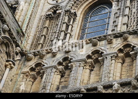 ENGLAND. ELY. cathedral. North Cambridgeshire. External wall detail. Columns and pillars. Ancient stone carving. Gargoyles. Stock Photo