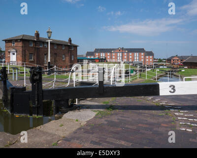 Locks Shropshire Union Canal National Waterways Boat Museum Ellesmere Port Cheshire home to nation's collection Canal river waterways history Stock Photo