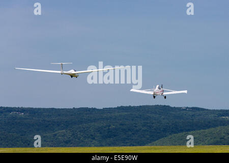 Glider being towed up at Harris Hill Soaring Center in Horseheads near Elmira New York Stock Photo