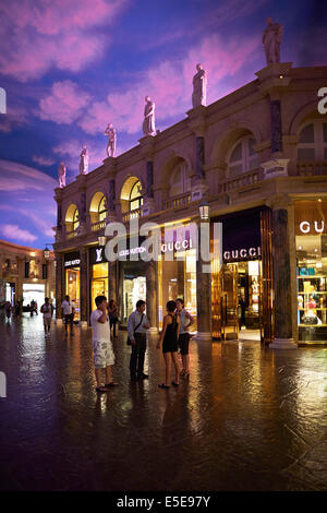 Gucci Store in Caesars Palace Forum Shops  Las vegas shopping, Las vegas, Las  vegas images