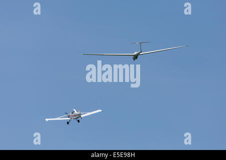 Glider being towed up at Harris Hill Soaring Center in Horseheads near Elmira New York Stock Photo