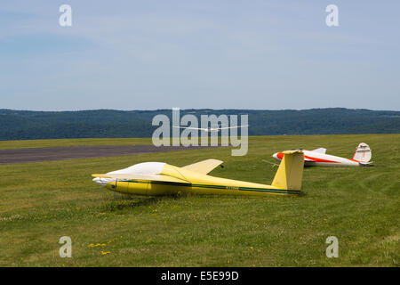 Glider landing at Harris Hill Soaring Center in Horseheads near Elmira New York Stock Photo