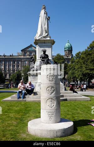 usaf second world war memorial in the grounds of Belfast city hall in city centre Stock Photo