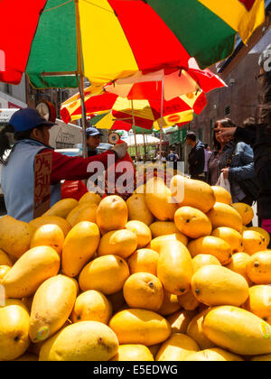 Ripe Mangoes , Street vendor's Fruit Stand, Chinatown, NYC, USA Stock Photo