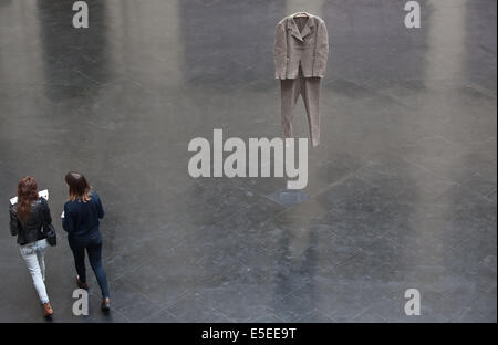 Santiago, Chile. 29th July, 2014. People visit the exposition 'Joseph Beuys. Obras 1955-1985', of German artist Joseph Beuys, at the Contemporary Art Museum (MAC, for its acronym in Spanish), in Santiago, capital of Chile, on July 29, 2014. © Jorge Villegas/Xinhua/Alamy Live News Stock Photo