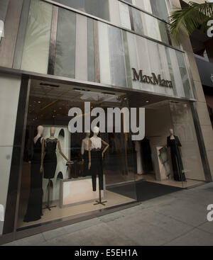 June 21, 2014 - Beverly Hills/Los Angeles, California, U.S - MaxMara on Rodeo Drive, is an Italian fashion house founded in 1951 with over 20 high quality designer collections while focusing on women's wear. --- Rodeo Drive, in the heart of Beverly Hills, is a two-way, two mile long, north south city street with a mix of small to large luxury homes, city parks and green areas as well as world class high end signature flagship stores and shops with globally known luxury goods at it's south end.---Beverly Hills, ranch land originally known as Rancho Rodeo de las Aguas, was subdivided into lots f Stock Photo