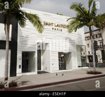 June 21, 2014 - Beverly Hills/Los Angeles, California, U.S - Rodeo Drive, in the heart of Beverly Hills, is a two-way, two mile long, north south city street with a mix of small to large luxury homes, city parks and green areas as well as world class high end signature flagship stores and shops with globally known luxury goods at it's south end.---Beverly Hills, ranch land originally known as Rancho Rodeo de las Aguas, was subdivided into lots for homes in 1906 by a group of investors led by Burton Green.  The 75x160 foot lots first sold at about $1,100 in 1907 but were soon selling at 5 and 1 Stock Photo