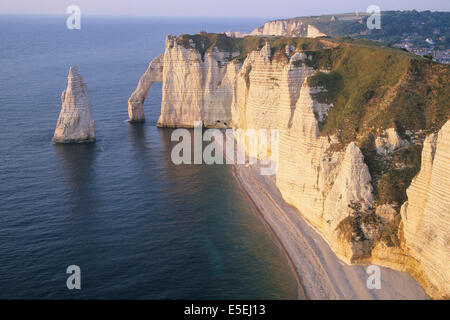 France, Normandie, seine maritime, etretat, falaises, falaise d'aval, arche, aiguille, Stock Photo