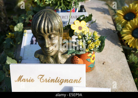France, paris 20e, cimetiere du pere Lachaise, sepulture Marie Trintignant, actrice, buste, Stock Photo