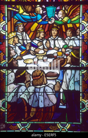 France, Bretagne, ille et vilaine, foret de Paimpont, legendaire Broceliande, vitrail de l'eglise de trehorenteuc associant legende et religion, chevaliers de la table ronde, Stock Photo