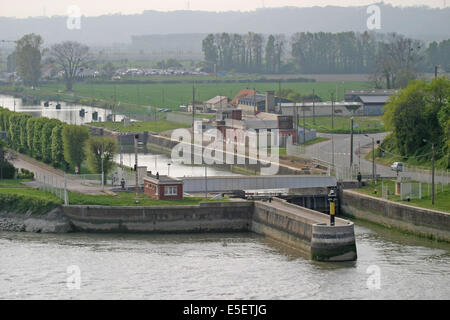 France, Haute Normandie, seine maritime, vallee de la seine, ecluses de Tancarville, canal, Stock Photo