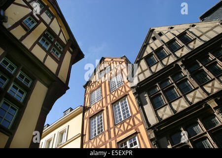 France, Haute Normandie, seine maritime, rouen, rue Saint romain, maison a pans de bois, colombages, pignons, fenetres, habitat traditionel, Stock Photo