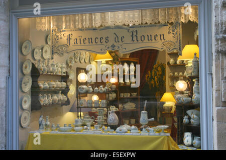 France, Haute Normandie, seine maritime, rouen, rue saint romain, faiencerie augy, vitrine, magasin, artisant, tradition, Stock Photo