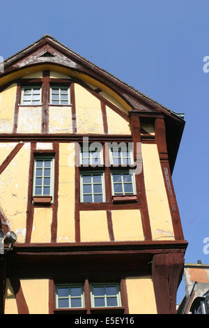 France, Haute Normandie, seine maritime, rouen, rue saint romain, maison a pans de bois, colombage, encorbellement, medieval, habitat traditionnel, Stock Photo