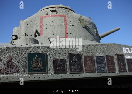 France, Basse Normandie, calvados, plages du debarquement, courseulles sur mer, front de mer, centre ville, char sherman, 7e brigade canadienne, 2e guerre mondiale, vehicule militaire, Stock Photo