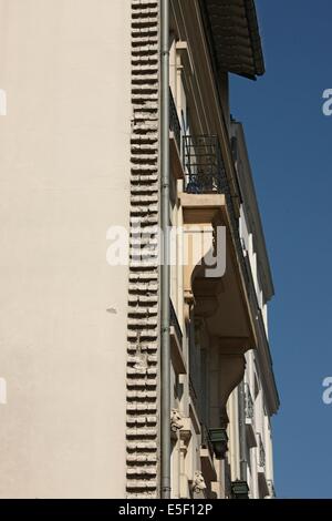 France, paris 15e arrondissement, place charles michels, angle de la rue des entrepreneurs, briques d'attente en pignon d'immeuble, Stock Photo