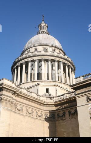 PARIS 5e - place des grands hommes - pantheon Stock Photo