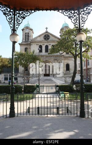 France, ile de france, paris 19e arrondissement, place de bitche, eglise saint jacques saint christophe de la villette, facade, tours, sculpture, religion catholique, kiosque a musique, Stock Photo