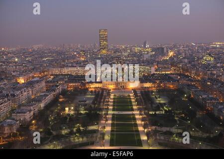 France, ile de france, paris 7e arrondissement, tour eiffel, vue depuis le 2e etage, champ de mars, tour montparnasse, nuit, Stock Photo