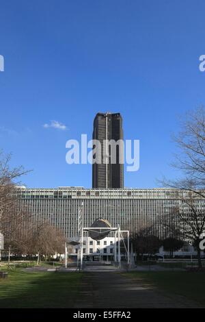 France, ile de france, paris 15e arrondissement, montparnasse, jardin atlantique, au dessus des voies de la gare montparnasse, Stock Photo