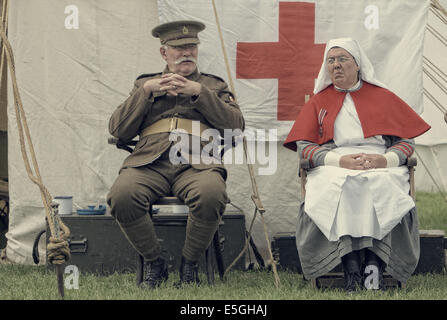 RAMC (Royal Army Medical Corps) Officer & Nursing Sister of the QAINS (Queen Alexandra Imperial Nursing Service) with cape medal Stock Photo