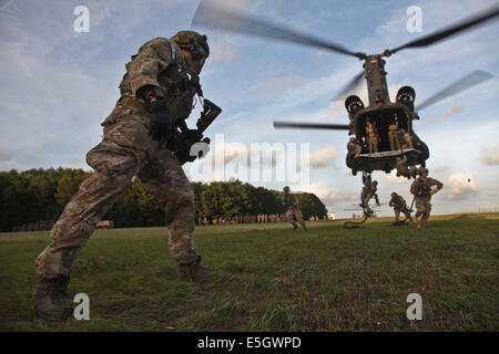 U.S. Army Rangers with the 1st Battalion, 75th Ranger Regiment, executes fast rope training at Hunter Army Airfield, Ga., June Stock Photo