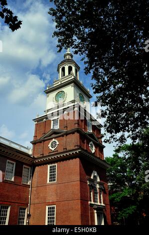 PHILADELPHIA, PENNSYLVANIA: The south facade and clocktower of historic 1732-1753 Independence Hall Stock Photo