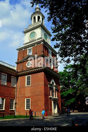 PHILADELPHIA, PENNSYLVANIA: The south facade & clocktower of 1732-1753 Independence Hall Stock Photo
