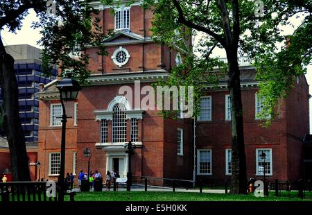 PHILADELPHIA, PENNSYLVANIA: The south facade of 1732-1753 Independence Hall in Independence National Park Stock Photo