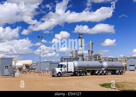Natural gas tanker truck at a Liquid Natural Gas Plant, Empress, Alberta, Canada Stock Photo