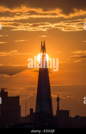 London, UK. 31st July, 2014. Weather: Dramatic split sun during sunset behind The Shard Building in London Credit:  Guy Corbishley/Alamy Live News Stock Photo