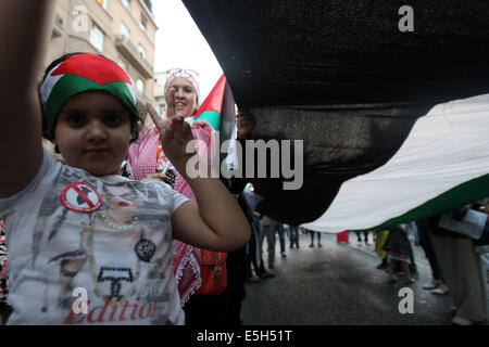 Athens, Greece. 31st July, 2014. A kid attends a protest in Athens, Greece, July 31, 2014. Hundreds of pro-Palestinian demonstrators took part in a rally here to protest against the ongoing conflict between Israel and Palestine. © Marios Lolos/Xinhua/Alamy Live News Stock Photo