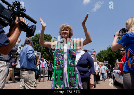 Washington DC, USA. 31st July, 2014.  Amid continual immigration debate in Washington, interfaithleaders and immigration reform activists gather in front of the White House to urge President Obama to stop deportations of immigrant families. Credit:  B Christopher/Alamy Live News Stock Photo