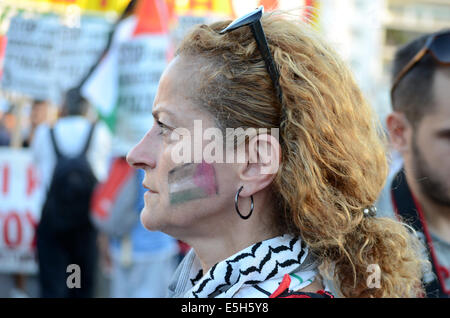 Athens, Greece. 31st July, 2014. A woman with palestinian flag painted on her cheek. Left wing party supporters together with people from Palestine organise a demonstration in Athens in support of the state of Palestine demanding the stop of the bloodshed. (Poto by George Panagakis/Pacific Press/Alamy Live News) Stock Photo