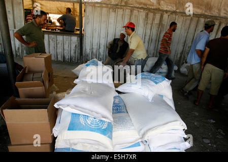 Palestinians receive their monthly food aid at a United Nations distribution center (UNRWA) in the Rafah refugee camp, Southern Gaza Strip. Palestinian President, Mahmoud Abbas declared the Gaza Strip as 'disaster area', as Israel pressed on with a military campaign against militants in the coastal territory. © Abed Rahim Khatib/Pacific Press/Alamy Live News Stock Photo