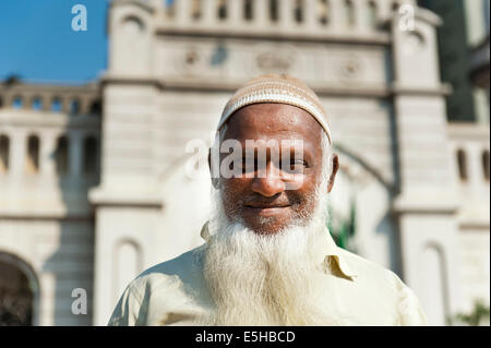 Devout Muslim with cap and long white beard, Al-Akbar Mosque, Colombo, Sri Lanka Stock Photo