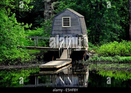 CONCORD, MASSACHUSETTS:  The Sudbury River boathouse at the 1770 Olde Manse in Minuteman National Historic Park