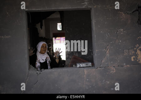 Gaza. 1st Aug, 2014. Palestinian woman inspects her ruined home in Beit Hanoun in the Northern Gaza Strip by the Israeli warplanes on Gaza. The first hours of the 72 hours truce between the resistance and the Israeli army in the Gaza Strip failed,  after Israel killed more than 50 Palestinians in Rafah in the southern Gaza Strip. Credit:  PACIFIC PRESS/Alamy Live News Stock Photo