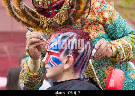 Artistic hairdressers and street theatre performers, Osadia, at Stockton International Riverside Festival, Stockton on Tees. UK Stock Photo