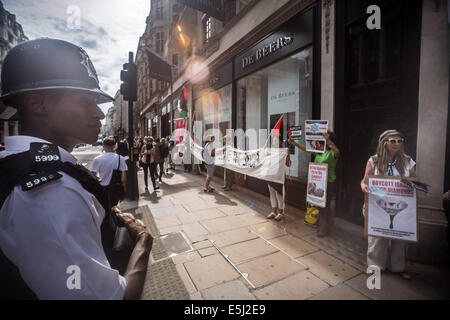 London, UK. 1st Aug, 2014. Protest at De Beers calls for Boycott of Israeli 'Blood Diamonds' Credit:  Guy Corbishley/Alamy Live News Stock Photo