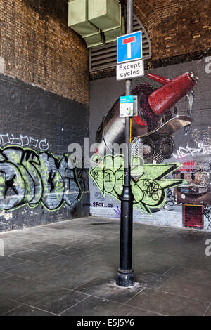Robot artwork by Spanish street artist SPOK - Urban Street art and graffiti in Clink Street, South Bank, London, UK Stock Photo