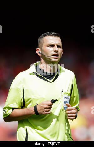 London, UK. 02nd Aug, 2014. Emirates Cup. Valencia CF versus AS Monaco. referee Michael OLIVER Credit:  Action Plus Sports/Alamy Live News Stock Photo