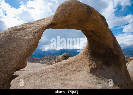 Mobius Arch, Alabama Hills. Mount Whitney in the background, Sierra Nevada mountains, California USA Stock Photo