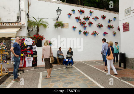 Buskers playing hang drums in Plaza Central Chinchilla, Casco Antiguo, Marbella, Andalusia, Spain, on August 3, 2014. Stock Photo