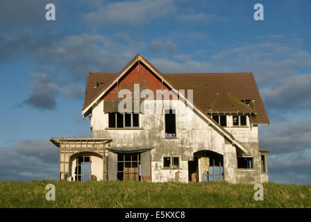 Abandoned house on hilltop near Carterton, Wairarapa, North Island, New Zealand Stock Photo