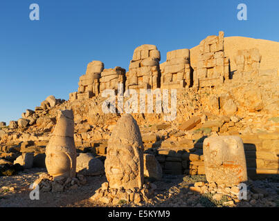 Figures of the gods Apollo Mithras and Harakles with the head of an eagle, East Terrace, grave of King Antiochus I, Mount Nemrut Stock Photo