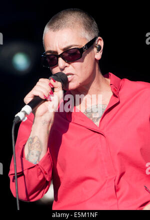 Lulworth Castle, Dorset, UK. 03rd Aug, 2014. Sinéad O'Connor performing on stage at Camp Bestival, at Lulworth Castle in Dorset, England. 3RD August 2014 Credit:  brian jordan/Alamy Live News Stock Photo