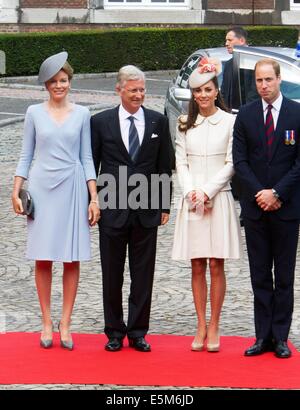 Liege, Belgium. 04th Aug, 2014. (L-R) Queen Mathilde of Belgium, King Philippe of Belgium, Catherine, Duchess of Cambridge and Britain's Prince William, Duke of Cambridge pose for photographs as they arrive at the Abbey of St Lawrence to attend the commemoration for the 100th anniversary of the outbreak of the First World War, in Liege, Belgium, 04 August 2014. Photo: RPE/Albert Philip van der Werf// - ATTENTION! NO WIRE SERVICE -/dpa/Alamy Live News Stock Photo