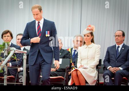 Liege, Belgium. 04th Aug, 2014. French President Francois Hollande (R), Britain's Prince William (L), Duke of Cambridge, Catherine, Duchess of Cambridge, and Juergen Roters, mayor of German city Cologne, participate in a ceremony of remembrance for the 100th anniversary of the outbreak of the First World War, at the Allies' Memorial, in Cointe, near Liege, Belgium, 04 August 2014. Photo: Patrick van Katwijk/NETHERLANDS AND FRANCE OUT -NO WIRE SERVICE-/dpa/Alamy Live News Stock Photo