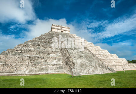 El Castillo or Temple of Kukulkan pyramid, Chichen Itza, Yucatan, Mexico Stock Photo